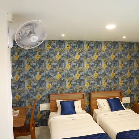 Amsher Suit Lulu Mall Road Hotell Kochi Exteriör bild
