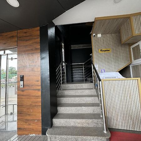 Amsher Suit Lulu Mall Road Hotell Kochi Exteriör bild