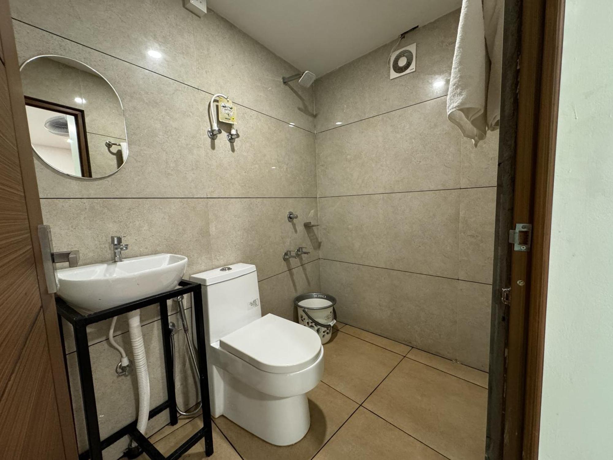 Amsher Suit Lulu Mall Road Hotell Kochi Exteriör bild