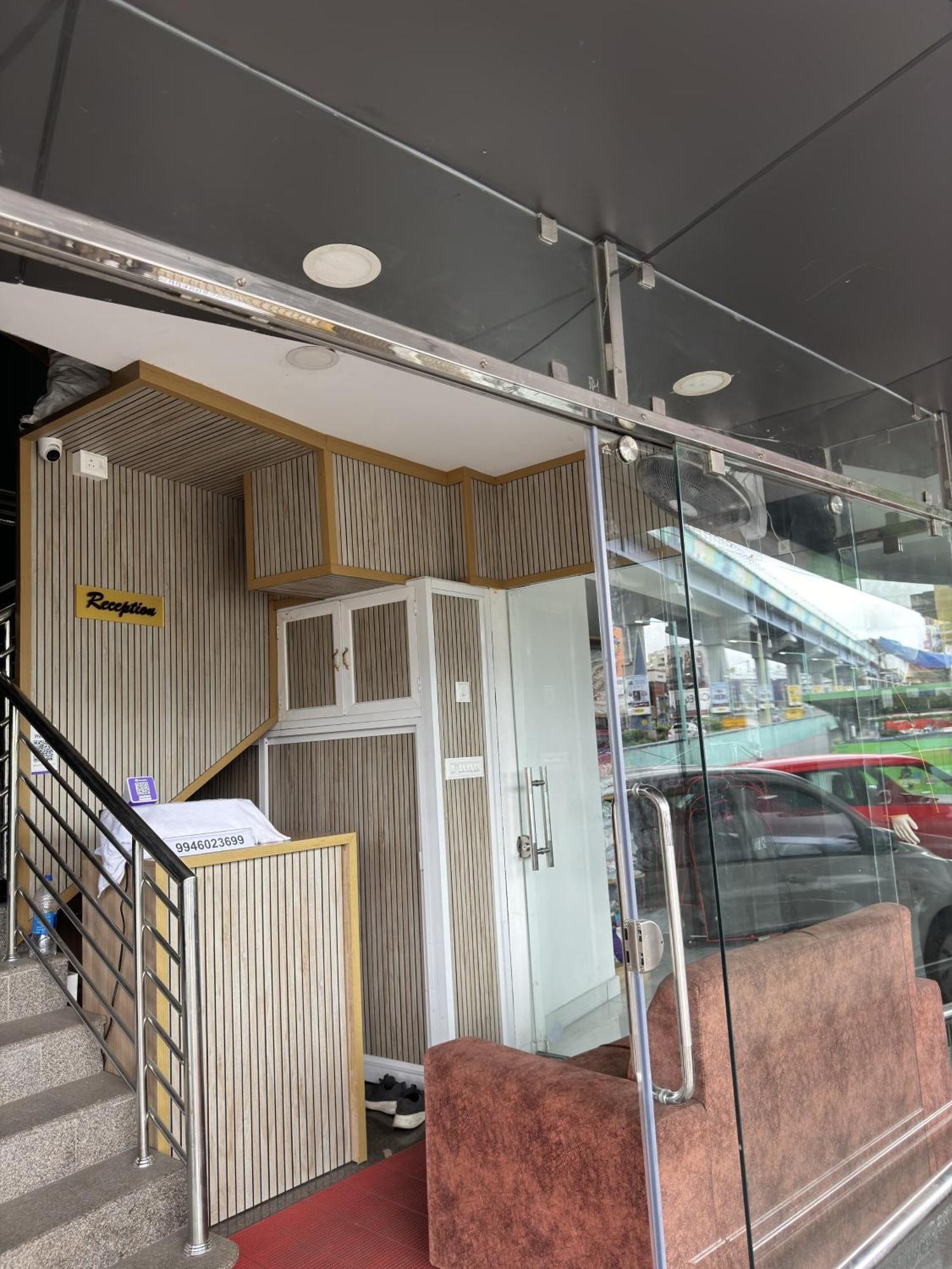 Amsher Suit Lulu Mall Road Hotell Kochi Exteriör bild