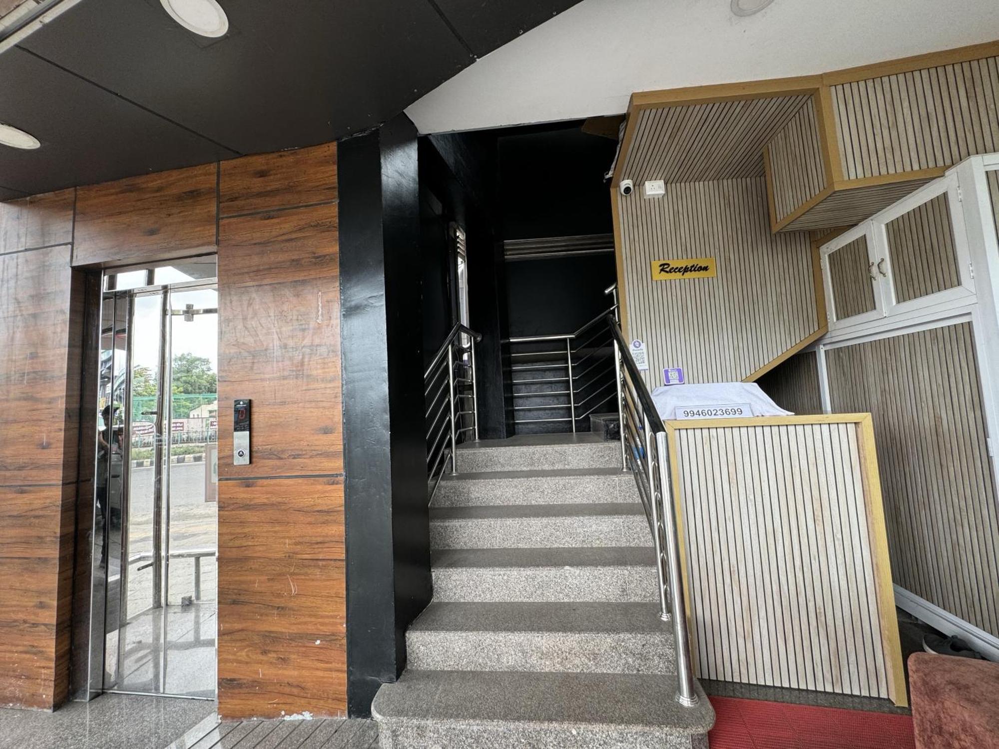 Amsher Suit Lulu Mall Road Hotell Kochi Exteriör bild
